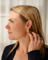 18k gold-plated stainless steel, Tarnish-free, Waterproof, Suitable for sensitive skin, gold earrings, retro earrings, vintage charm, classic earrings, beautiful earrings, timeless earrings, stud earrings, wave design earrings